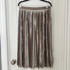 Champagne pleated skirt - BRAND NEW
